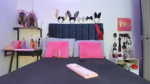 Snapshot of emmily_giraldo chatting on September 11, 2025, 1:00 pm online show from September 11, 2025, 1:00 pm