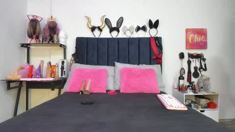          online show from October 21, 2025, 12:39 pm