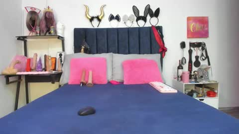          online show from December 4, 2025, 1:20 pm