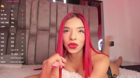 Snapshot of emmily_savage chatting on December 13, 2024, 4:54 am online show from December 13, 2024, 4:54 am