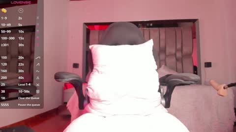 Snapshot of emmily_savage chatting on December 13, 2024, 8:30 am online show from December 13, 2024, 8:30 am