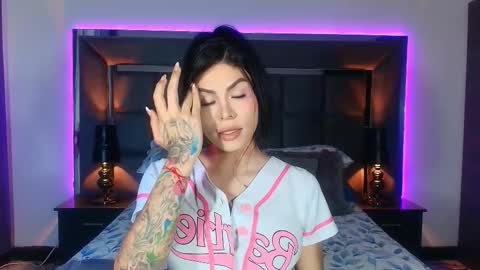 Snapshot of emmilysantibanez chatting on February 24, 2025, 5:54 am Emmily Santibaez online show from February 24, 2025, 5:54 am