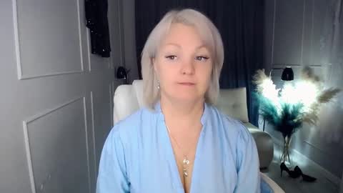 emmmam online show from October 22, 2025, 2:17 pm