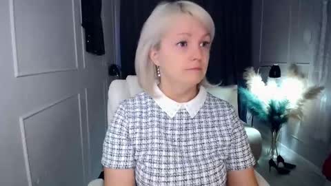 emmmam online show from November 21, 2025, 10:03 am