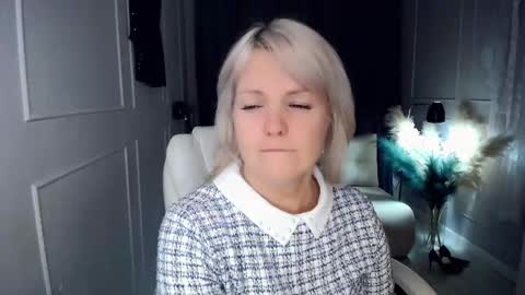 emmmam online show from November 26, 2025, 10:00 pm