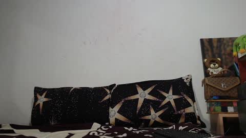 emmy___lee online show from December 19, 2024, 3:40 am