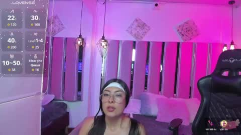 Snapshot of emmy_rosse_ chatting on October 27, 2025, 8:35 pm Emmy  online show from October 27, 2025, 8:35 pm