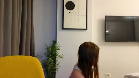 Em online show from December 17, 2024, 5:26 pm