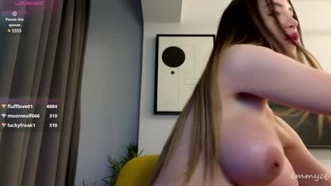 Em online show from December 25, 2024, 6:41 am