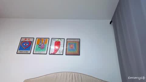 Em online show from October 4, 2025, 10:52 pm