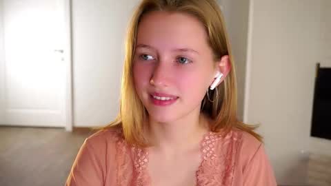 Snapshot of emmyleri chatting on September 11, 2025, 11:43 am Emmy online show from September 11, 2025, 11:43 am