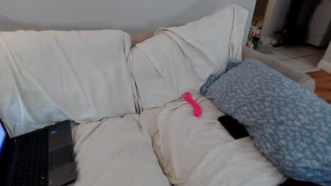 Snapshot of emodream1998media chatting on February 7, 2025, 3:52 pm EmoDream1998 online show from February 7, 2025, 3:52 pm