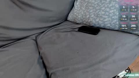 Snapshot of emodream1998media chatting on October 29, 2025, 8:27 am EmoDream1998 online show from October 29, 2025, 8:27 am