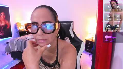 Snapshot of emperatrizmilf chatting on November 12, 2025, 7:31 am Emperatriz online show from November 12, 2025, 7:31 am