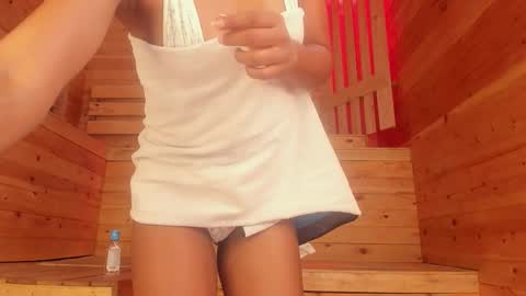 Snapshot of emy_barnert chatting on October 11, 2025, 12:58 pm Mili online show from October 11, 2025, 12:58 pm