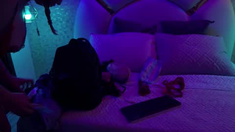 Emy  online show from December 3, 2025, 11:41 am