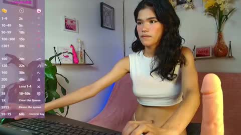 Snapshot of emycarver09 chatting on September 23, 2025, 11:08 pm emycarver09 online show from September 23, 2025, 11:08 pm