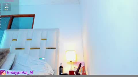 EMYLY  online show from January 29, 2025, 11:35 pm