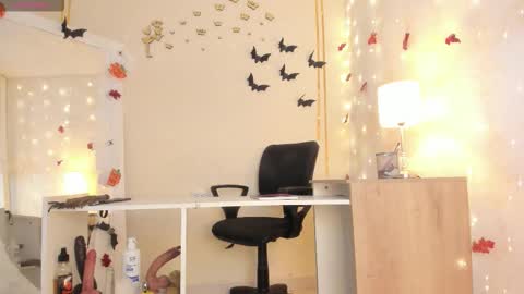 EMYLY  online show from October 18, 2025, 7:36 pm