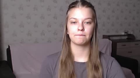 EmySway online show from November 13, 2025, 2:38 pm