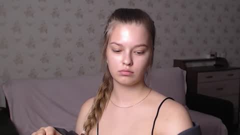 EmySway online show from November 22, 2025, 11:31 am