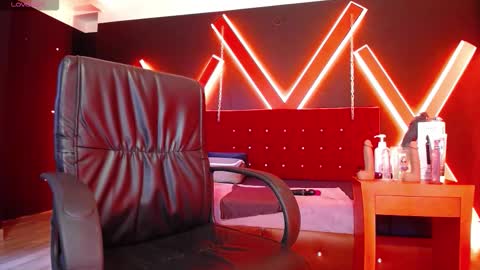 Snapshot of engel_devil chatting on October 17, 2025, 11:46 am Engel online show from October 17, 2025, 11:46 am