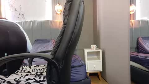 Snapshot of engel_devil chatting on December 15, 2025, 11:36 am Engel online show from December 15, 2025, 11:36 am