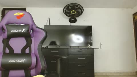 Snapshot of engiel_phoenix chatting on February 7, 2025, 9:26 pm Engiel phoenix instagram engiel 13 online show from February 7, 2025, 9:26 pm