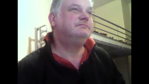 englishguysurrey online show from December 3, 2025, 7:27 am