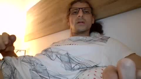 Snapshot of enri222 chatting on February 27, 2025, 12:32 am rineking online show from February 27, 2025, 12:32 am