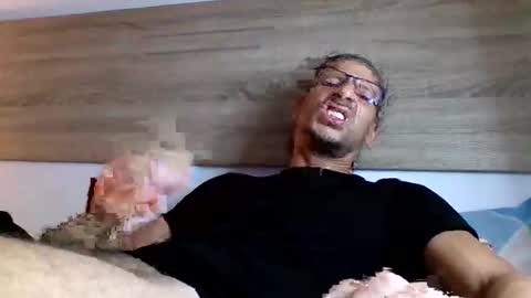 Snapshot of enri222 chatting on October 22, 2025, 10:09 pm rineking online show from October 22, 2025, 10:09 pm