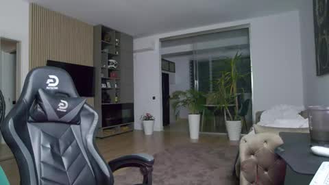 Snapshot of enrikoblue chatting on March 4, 2025, 8:05 pm Erik online show from March 4, 2025, 8:05 pm