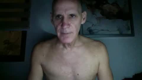 Snapshot of enriquelopez007073 chatting on December 16, 2025, 9:47 am The Man 007 online show from December 16, 2025, 9:47 am