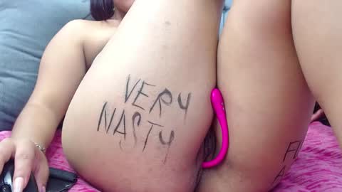 Snapshot of eny_dirty chatting on December 28, 2024, 5:25 pm Enny Dirty online show from December 28, 2024, 5:25 pm