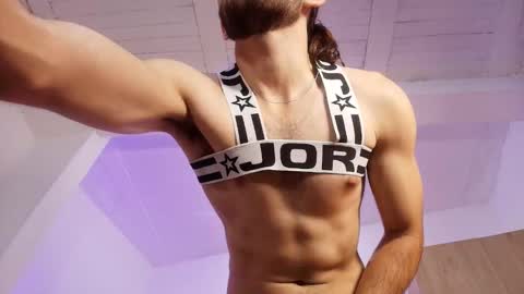 Snapshot of enzo_moretii chatting on November 6, 2025, 4:52 pm enzo_moretii online show from November 6, 2025, 4:52 pm