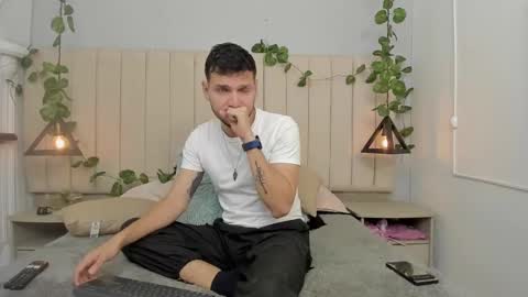 ENZO online show from October 29, 2025, 2:41 pm