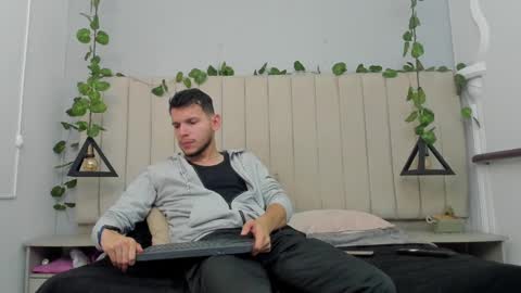 ENZO online show from November 4, 2025, 2:49 pm