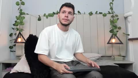 ENZO online show from November 10, 2025, 2:38 pm