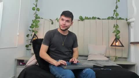 ENZO online show from November 12, 2025, 2:17 pm