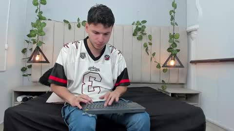 ENZO online show from November 26, 2025, 2:40 pm