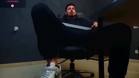 EnzoRace online show from September 28, 2025, 4:40 am