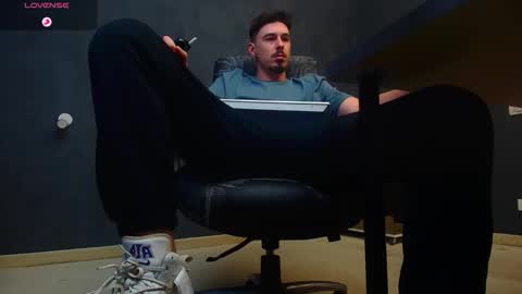 EnzoRace online show from October 3, 2025, 5:48 am