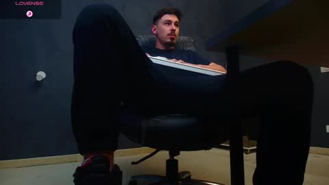 EnzoRace online show from October 4, 2025, 5:16 am