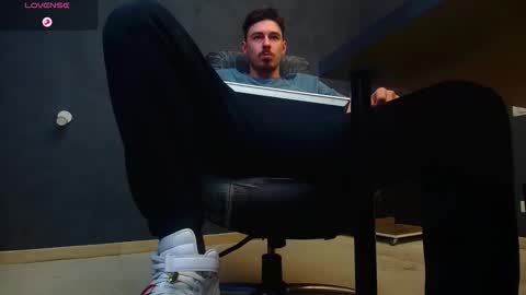 EnzoRace online show from October 10, 2025, 6:12 am