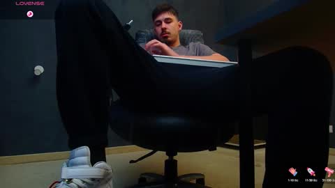 EnzoRace online show from November 13, 2025, 6:23 am