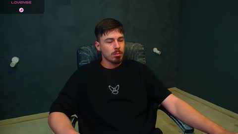 EnzoRace online show from November 17, 2025, 5:24 am