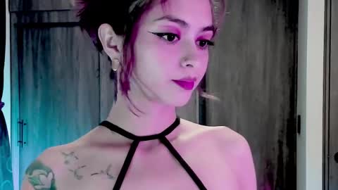 Leyla online show from December 4, 2025, 8:06 pm