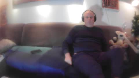 Snapshot of eric204 chatting on December 31, 2024, 7:51 pm Eric online show from December 31, 2024, 7:51 pm