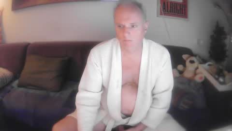 Snapshot of eric204 chatting on January 4, 2025, 4:33 am Eric online show from January 4, 2025, 4:33 am