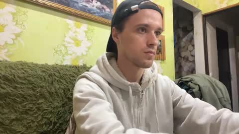 Snapshot of eric_blond chatting on October 4, 2025, 5:00 pm Eric online show from October 4, 2025, 5:00 pm
